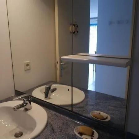 Apartment Proche Pereire - Quatre Personnes *